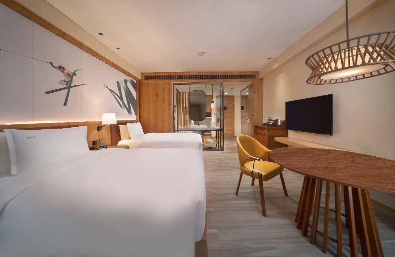 Holiday Inn Jilin Beidahu image