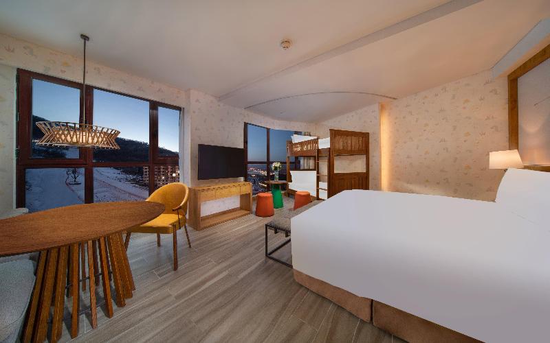 Holiday Inn Jilin Beidahu image