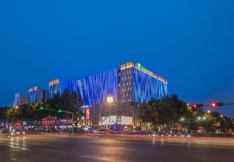 Holiday Inn Express Qingdao Chengyang Central image