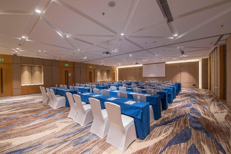 Holiday Inn Express Qingdao Chengyang Central image