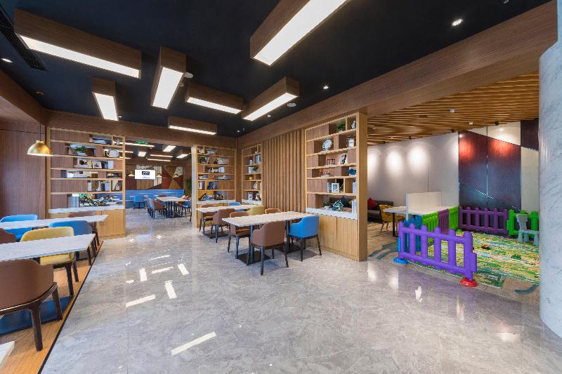 Holiday Inn Express Qingdao Chengyang Central image