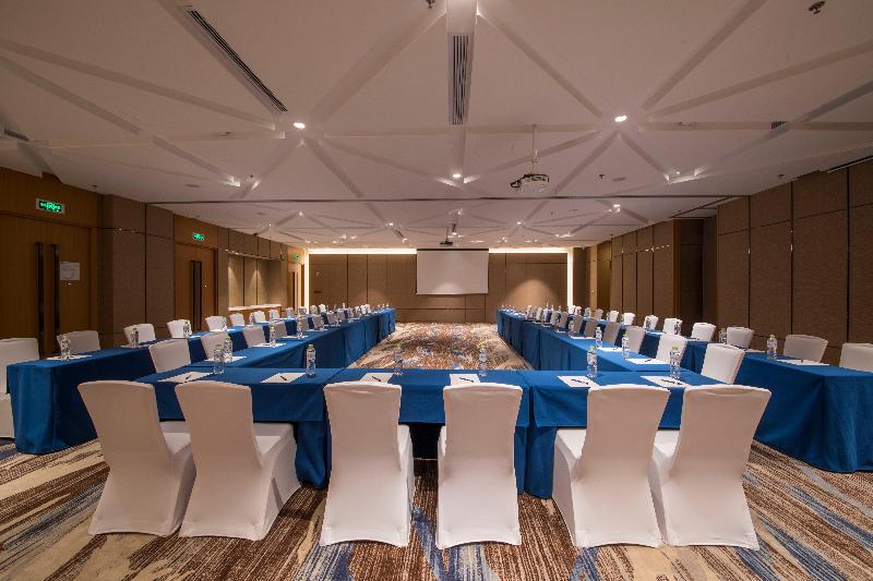 Holiday Inn Express Qingdao Chengyang Central image