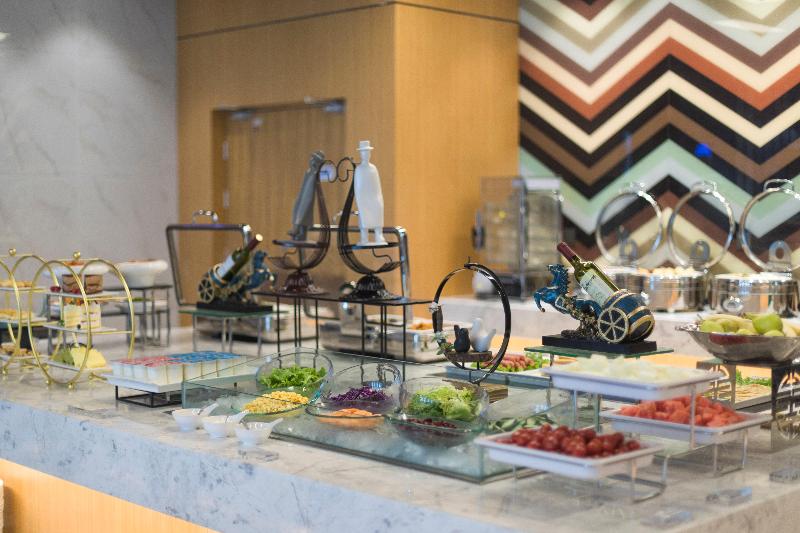 Holiday Inn Express Qingdao Chengyang Central image