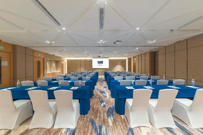 Holiday Inn Express Qingdao Chengyang Central image