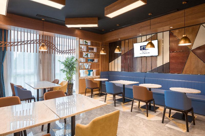 Holiday Inn Express Qingdao Chengyang Central image