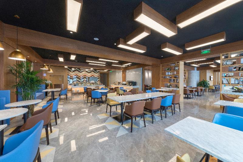 Holiday Inn Express Qingdao Chengyang Central image