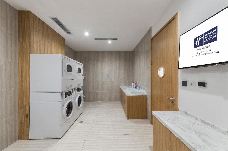 Holiday Inn Express Qingdao Chengyang Central image