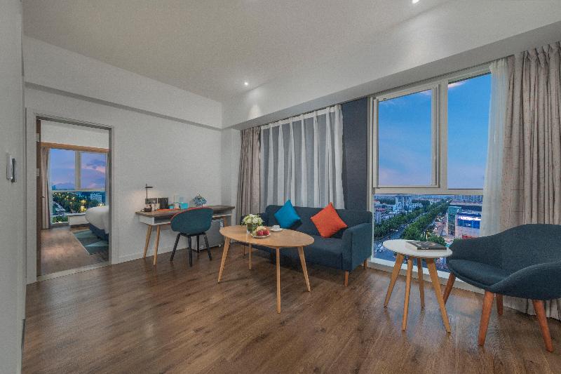 Holiday Inn Express Qingdao Chengyang Central image