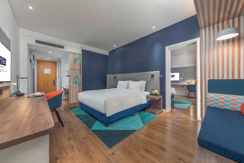 Holiday Inn Express Qingdao Chengyang Central image