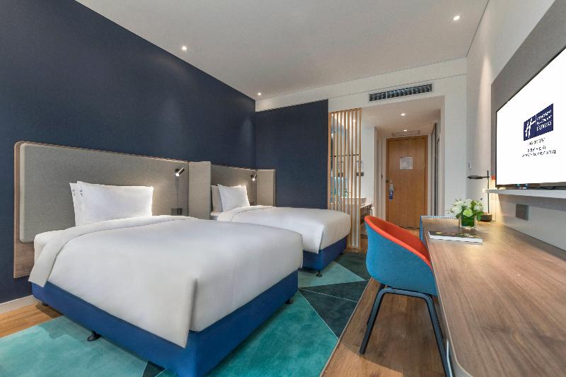 Holiday Inn Express Qingdao Chengyang Central image
