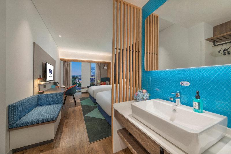 Holiday Inn Express Qingdao Chengyang Central image