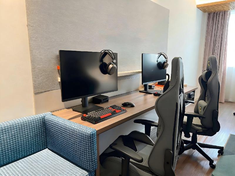 Holiday Inn Express Qingdao Chengyang Central image