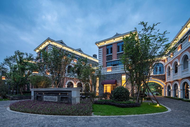 Hotel Indigo Heilong Lake image