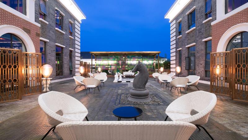 Hotel Indigo Heilong Lake image