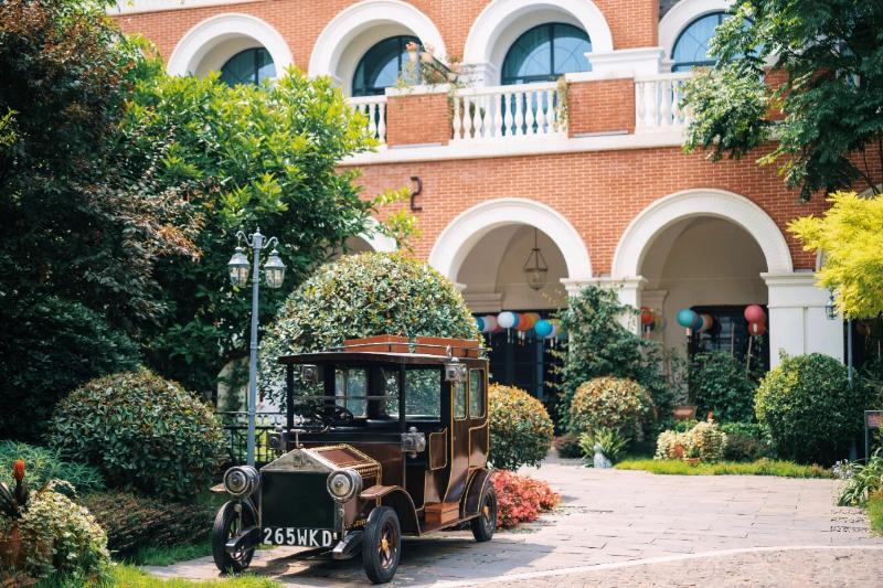 Hotel Indigo Heilong Lake image