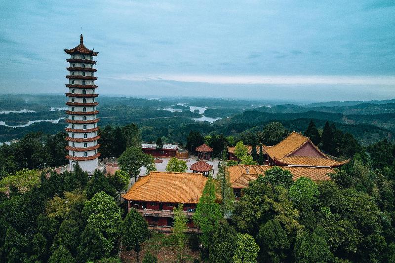 Hotel Indigo Heilong Lake image