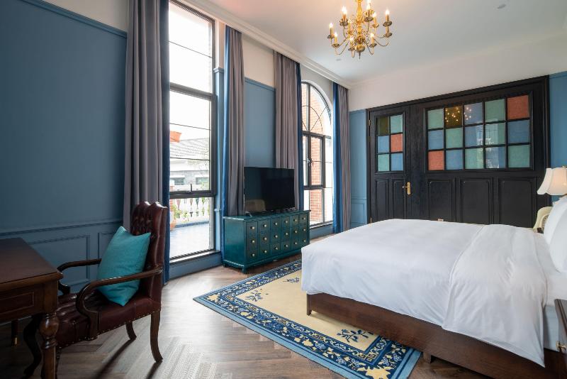 Hotel Indigo Heilong Lake image