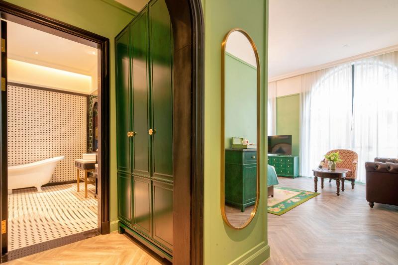 Hotel Indigo Heilong Lake image