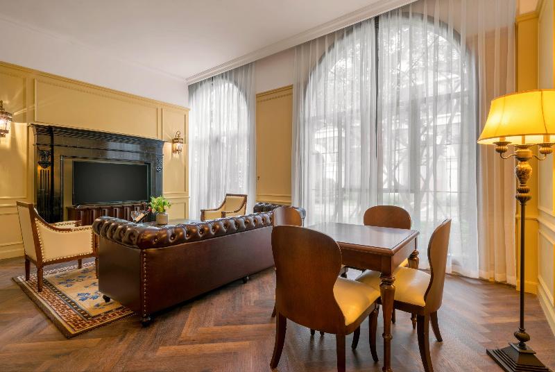 Hotel Indigo Heilong Lake image
