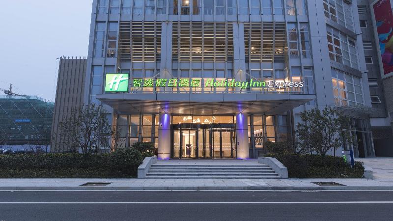 Holiday Inn Express Liyang Huafu image