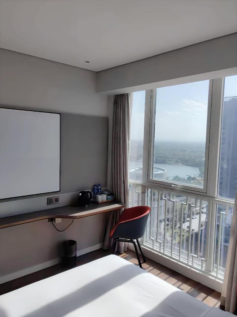 Holiday Inn Express Liyang Huafu image
