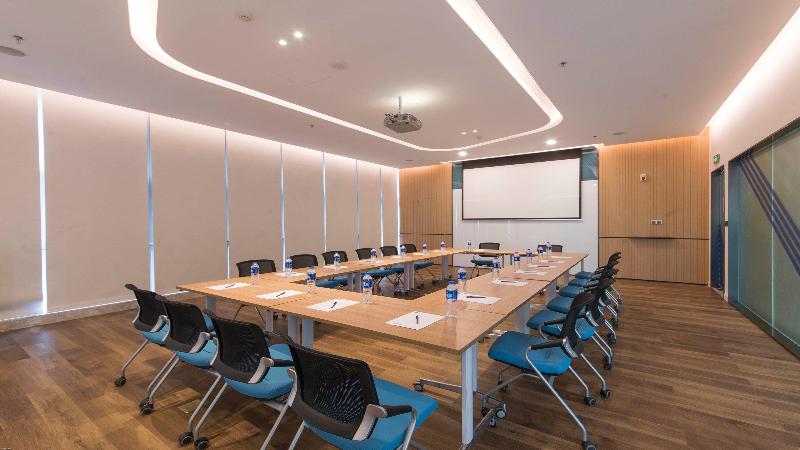 Holiday Inn Express Liyang Huafu image