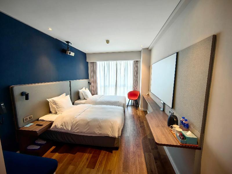 Holiday Inn Express Liyang Huafu image