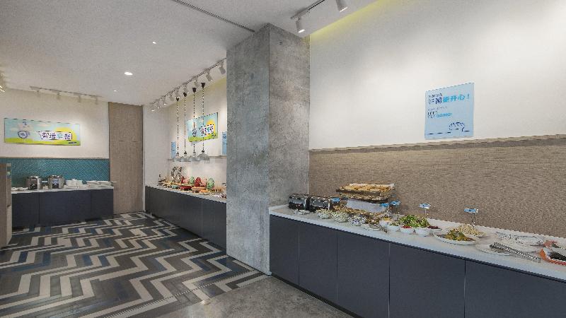 Holiday Inn Express Liyang Huafu image