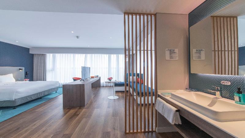 Holiday Inn Express Liyang Huafu image