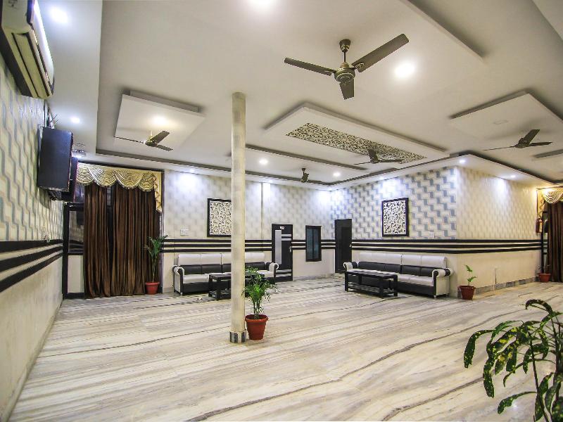Capital O 12244 Hotel JK Palace — photo 3