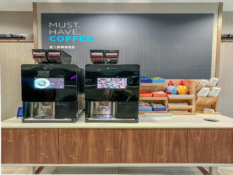Holiday Inn Express Suites Spring Woodlands Area image