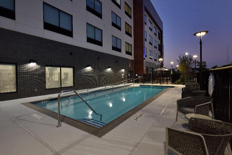 Holiday Inn Express Suites Spring Woodlands Area image