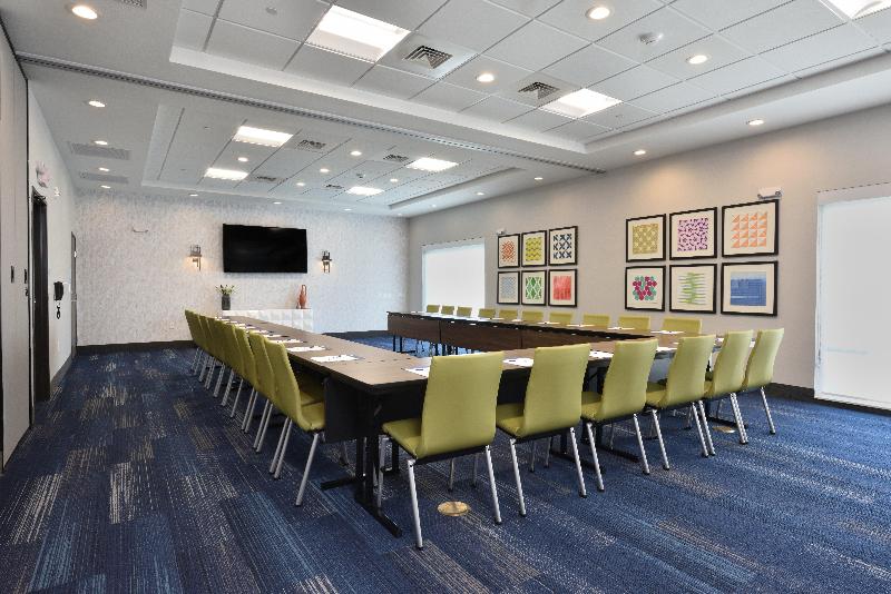 Holiday Inn Express Suites Spring Woodlands Area image