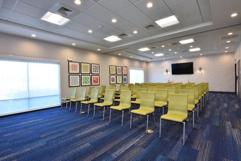 Holiday Inn Express Suites Spring Woodlands Area image
