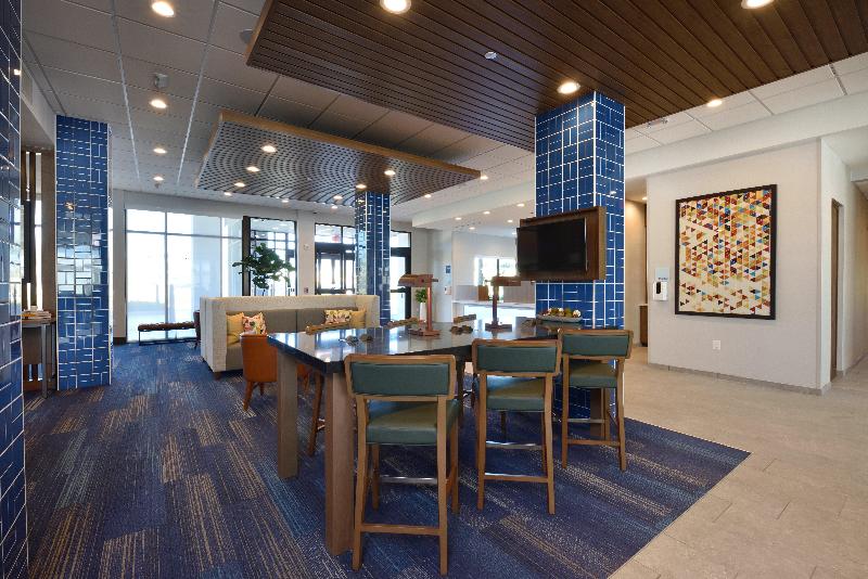 Holiday Inn Express Suites Spring Woodlands Area image