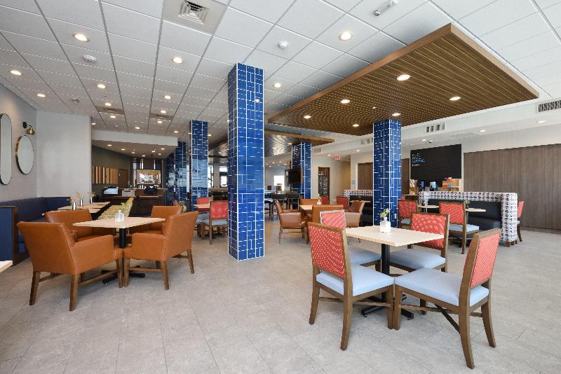 Holiday Inn Express Suites Spring Woodlands Area image