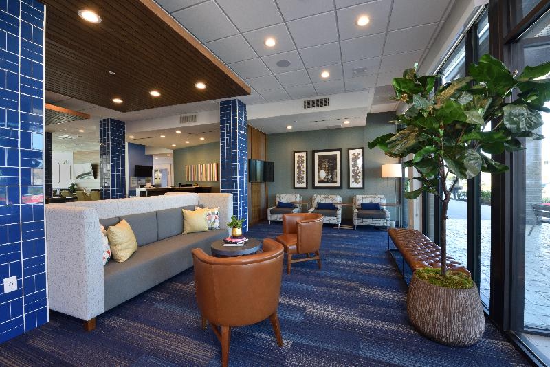Holiday Inn Express Suites Spring Woodlands Area image