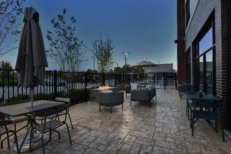 Holiday Inn Express Suites Spring Woodlands Area image