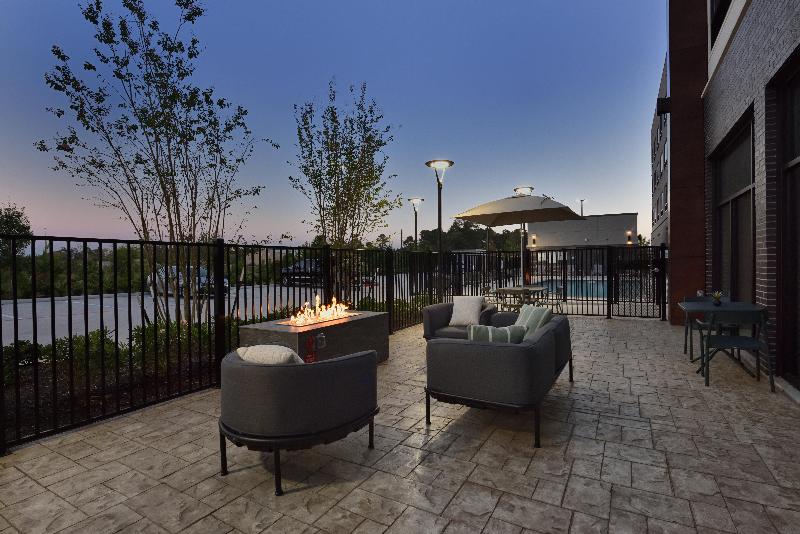 Holiday Inn Express Suites Spring Woodlands Area image