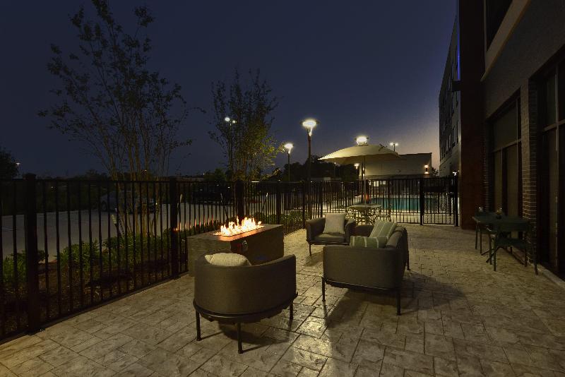 Holiday Inn Express Suites Spring Woodlands Area image