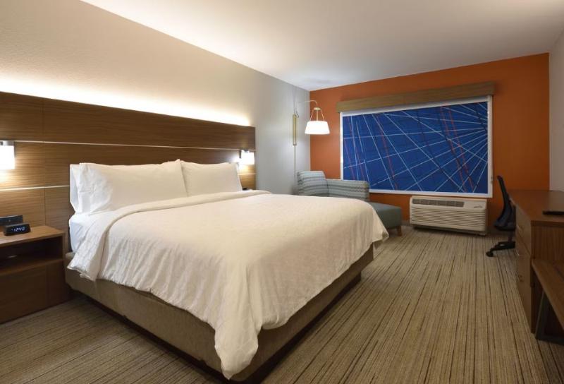 Holiday Inn Express Suites Spring Woodlands Area image