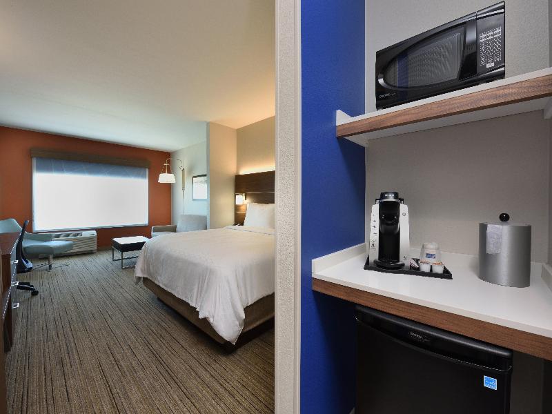 Holiday Inn Express Suites Spring Woodlands Area image