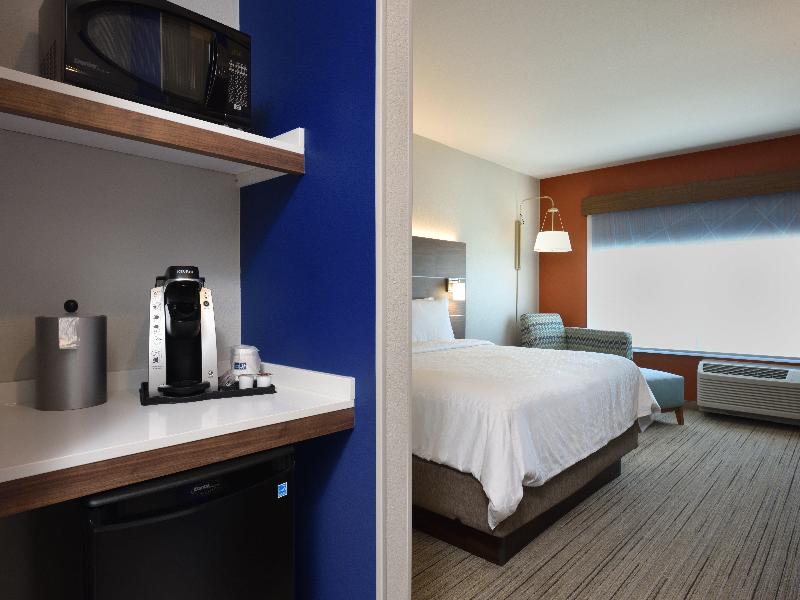 Holiday Inn Express Suites Spring Woodlands Area image