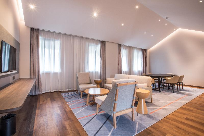 Holiday Inn Express Guizhou Qinglong image