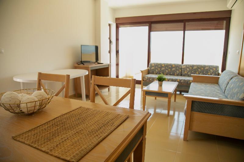 Apartamentos Be Free Isla Plana image
