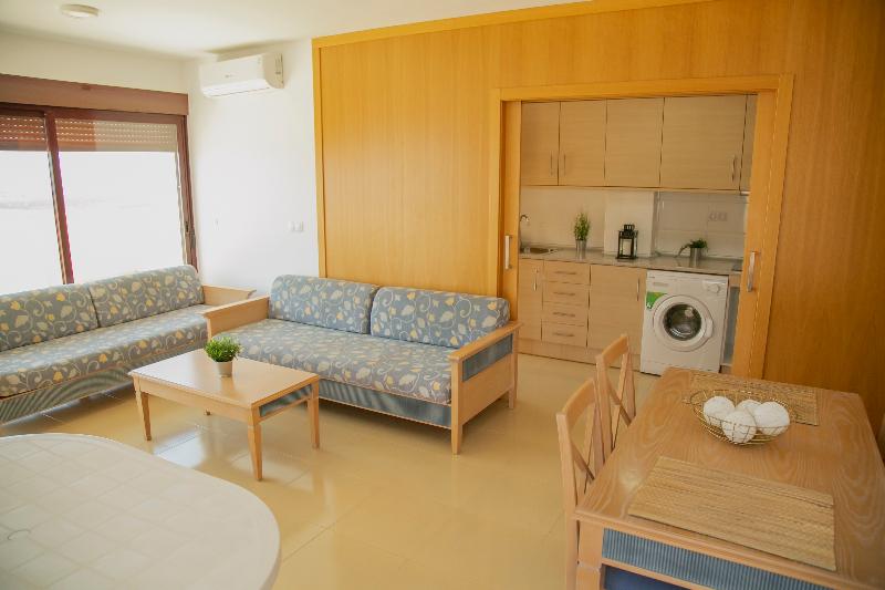 Apartamentos Be Free Isla Plana image