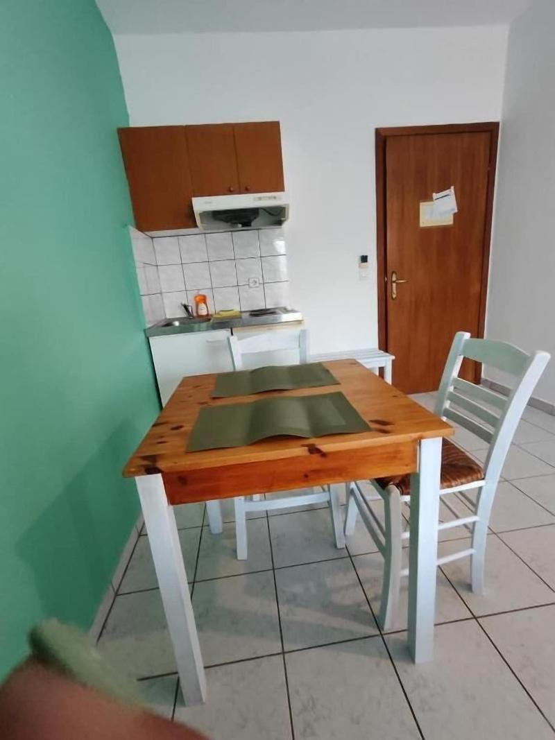 Ellinas Hotel image