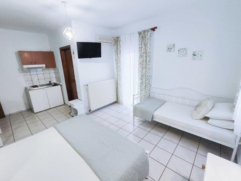 Ellinas Hotel image