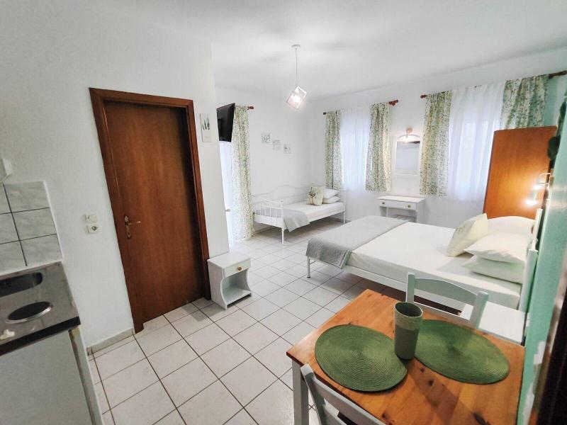 Ellinas Hotel image
