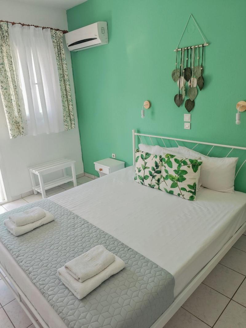 Ellinas Hotel image